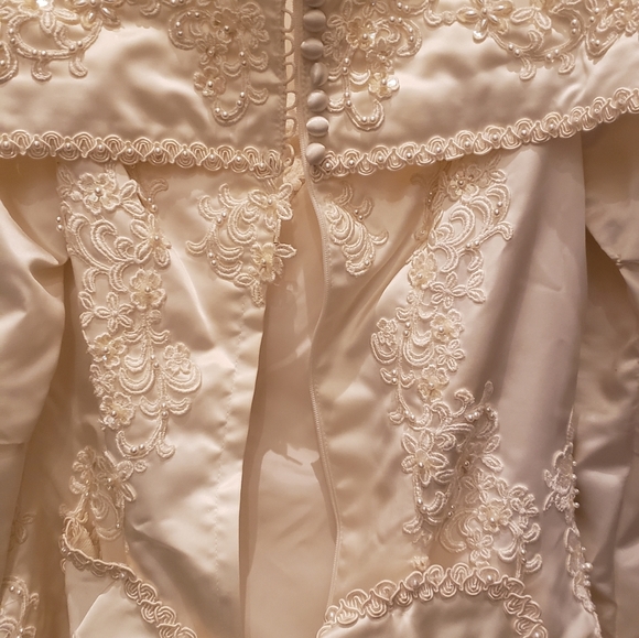 Wedding dress - Picture 4 of 7